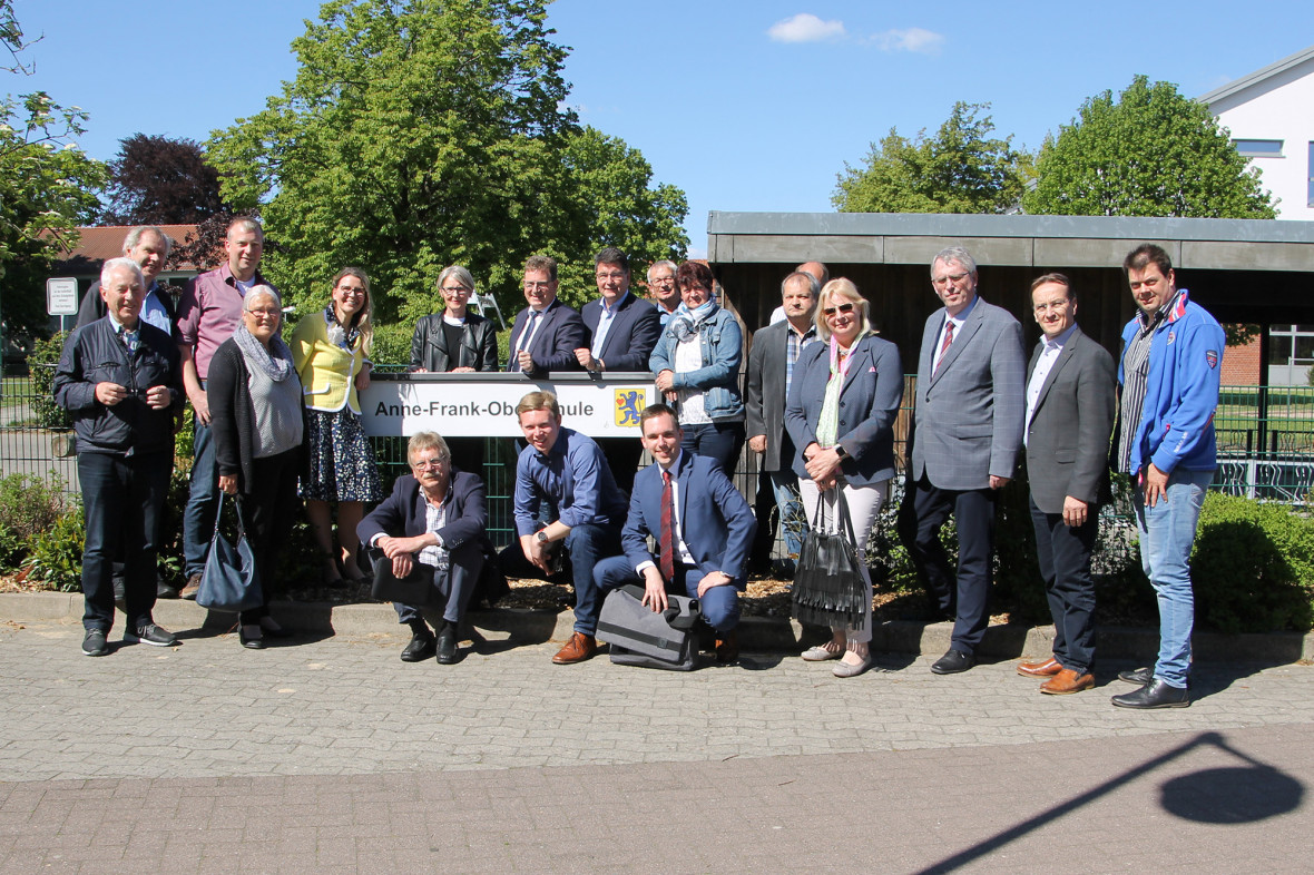 CDU Kreistagsfraktion besucht die Oberschule Bergen und sichert gemeinsam mit Frank Juchert die Untersttzung der Oberschule auf deren Weg in die Zukunft.